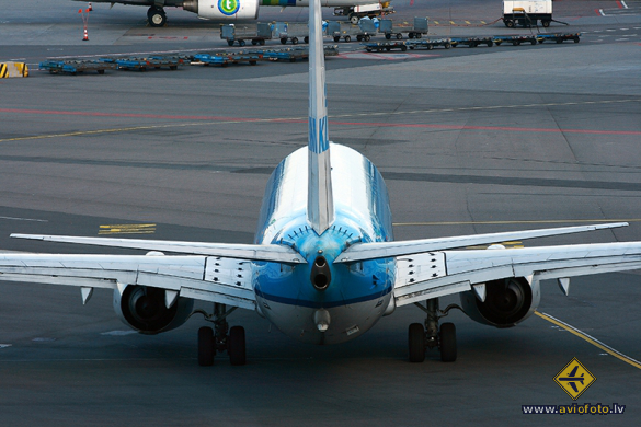 Boeing 737-8K2